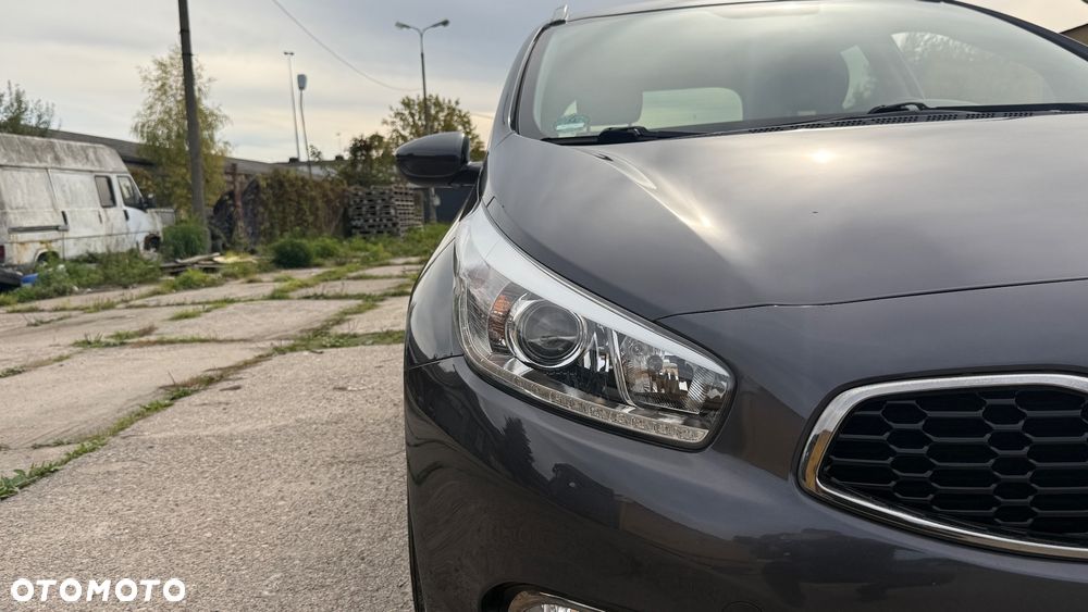 Kia Ceed - 38