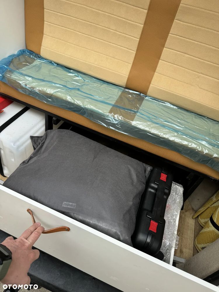 Volkswagen T5 Campervan - 35