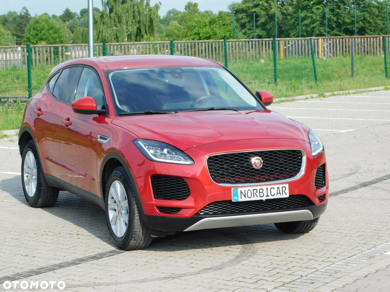 Jaguar E-Pace - 24