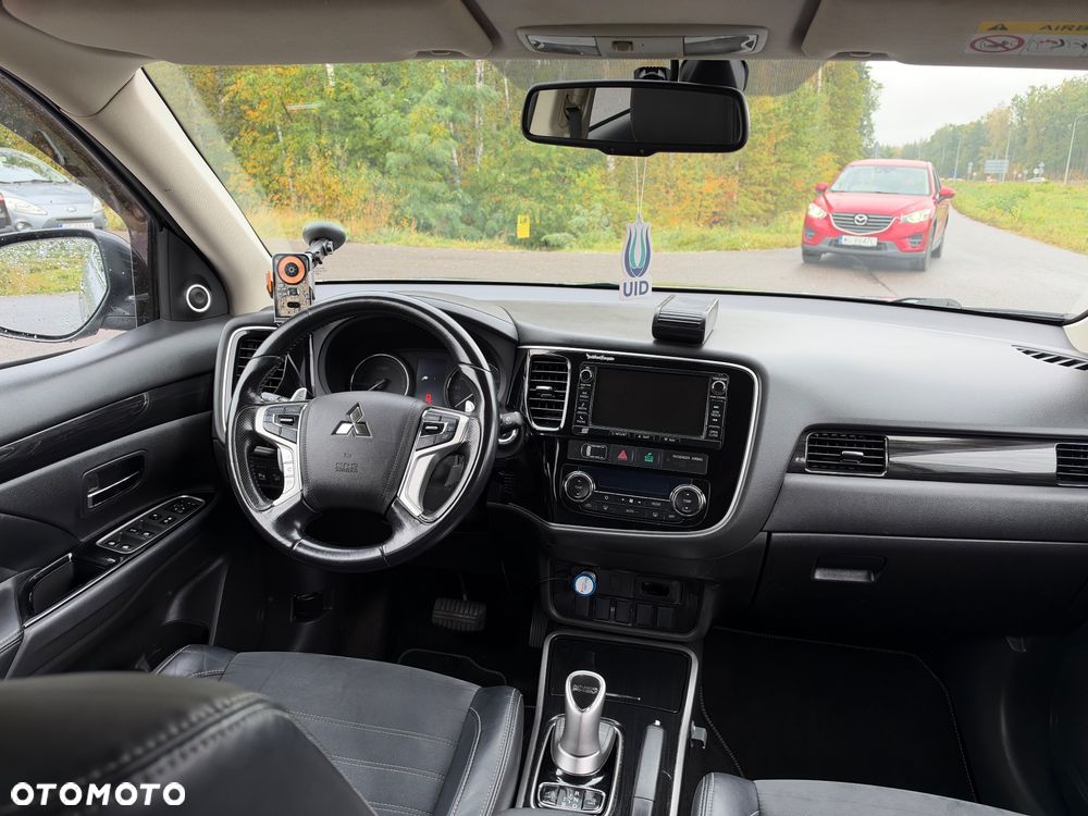 Mitsubishi Outlander - 11
