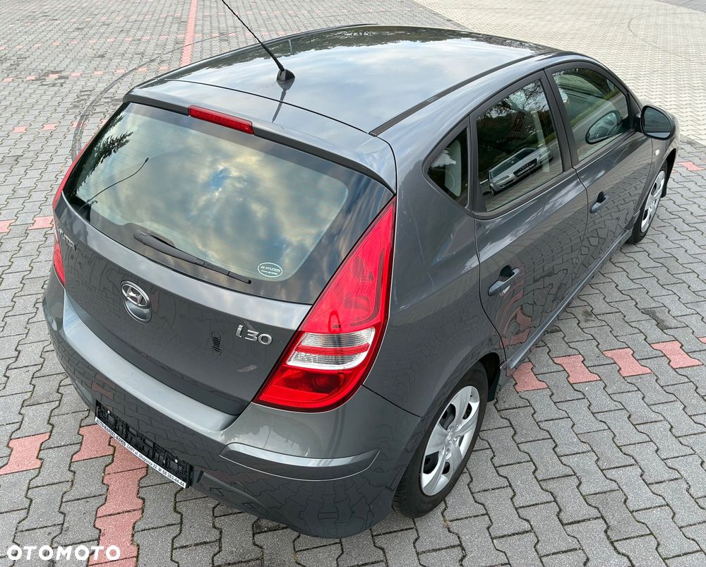 Hyundai i30 1.4 Base + - 9