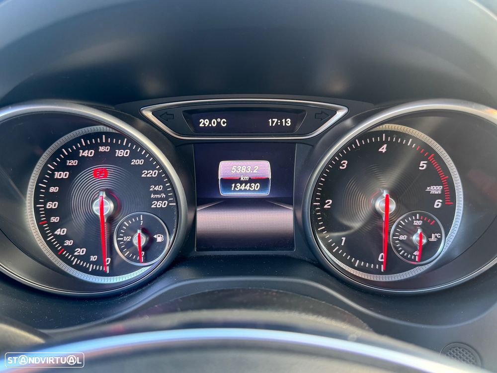 Mercedes-Benz CLA 180 d Shooting Brake AMG Line - 20