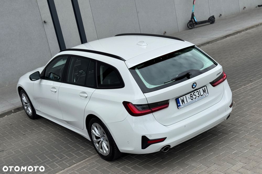 BMW Seria 3 318d mHEV - 24