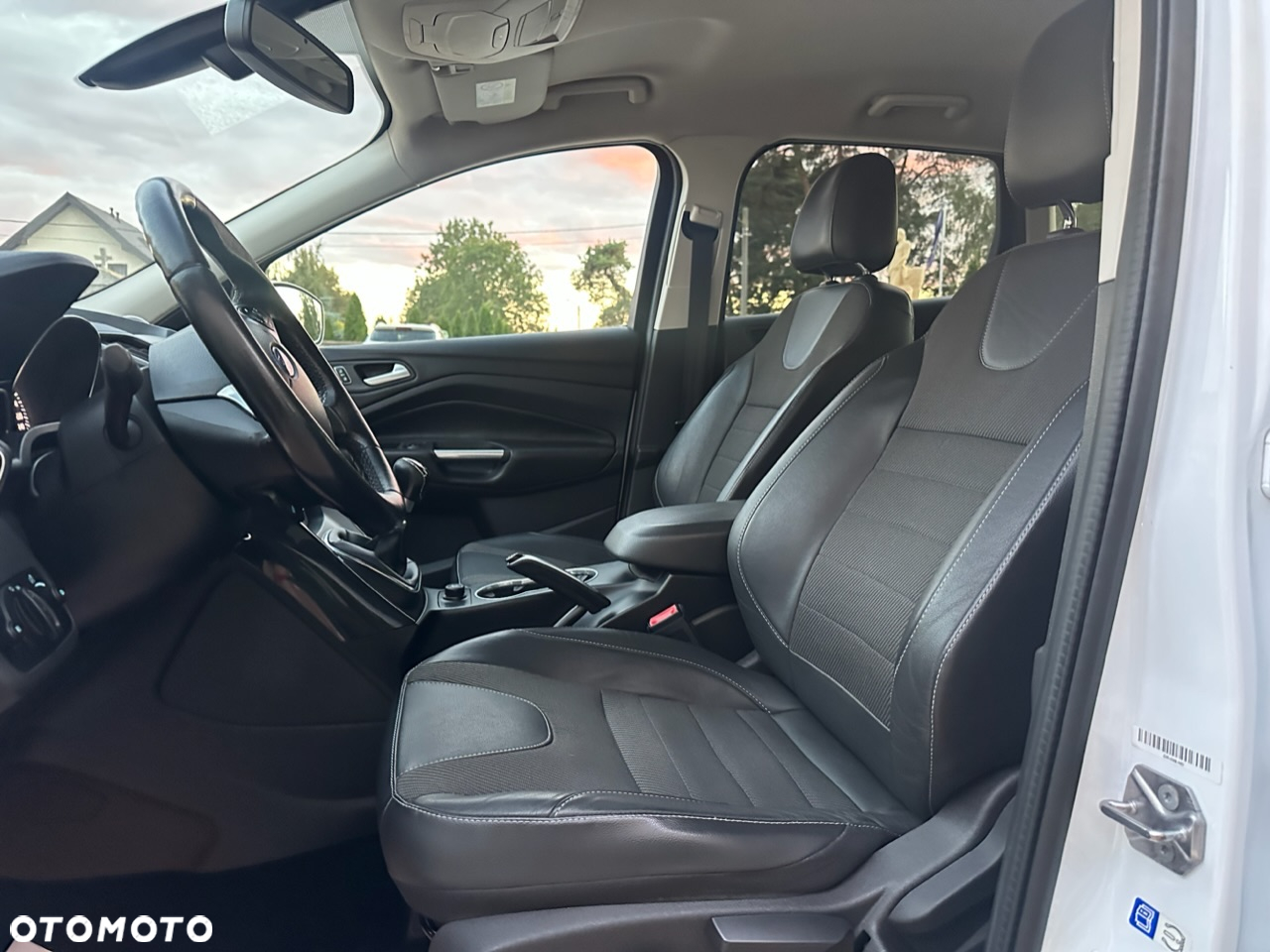 Ford Kuga 2.0 TDCi 2x4 Titanium - 11