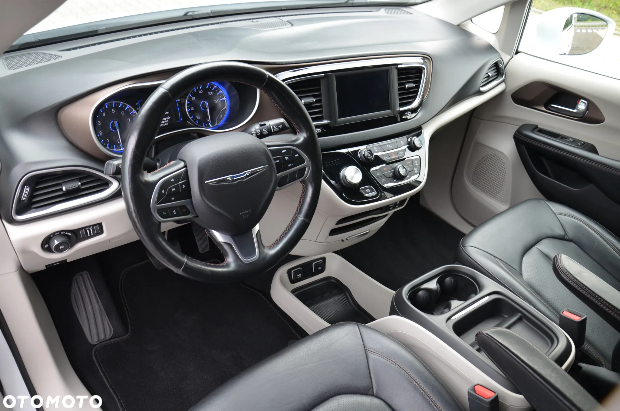 Chrysler Pacifica - 10