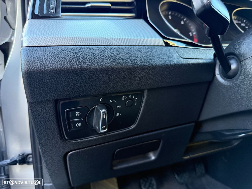 VW Passat 1.6 TDI Highline - 22