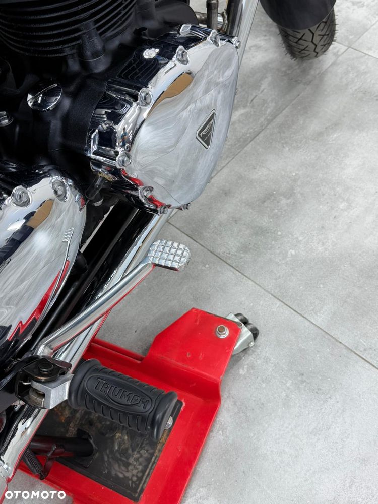 Triumph Bonneville - 14