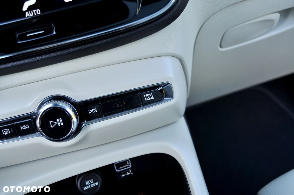 Volvo XC 40 T4 Plug-In Hybrid Inscription - 30