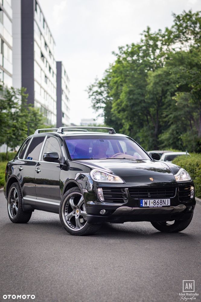 Porsche Cayenne - 1