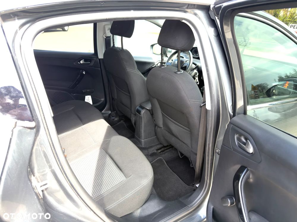 Peugeot 208 1.2 PureTech Allure S&S - 6