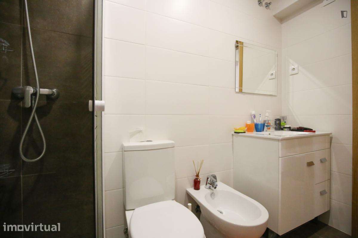 Quarto - localizado em Carnide Lisbon - Grande imagem: 4/23