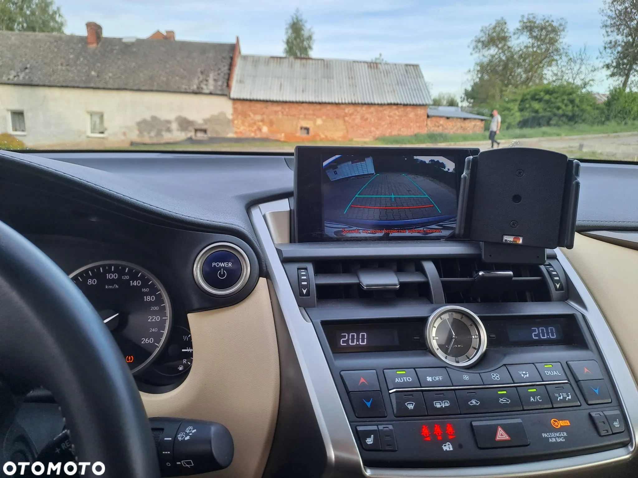 Lexus NX 300h - 14
