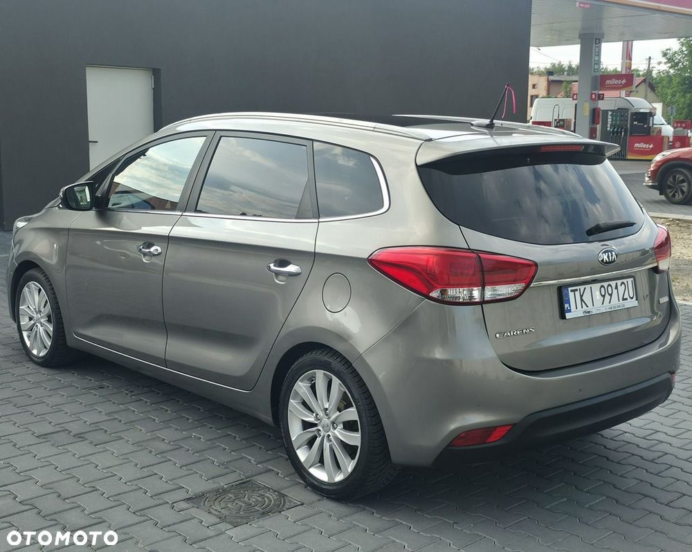 Kia Carens - 4
