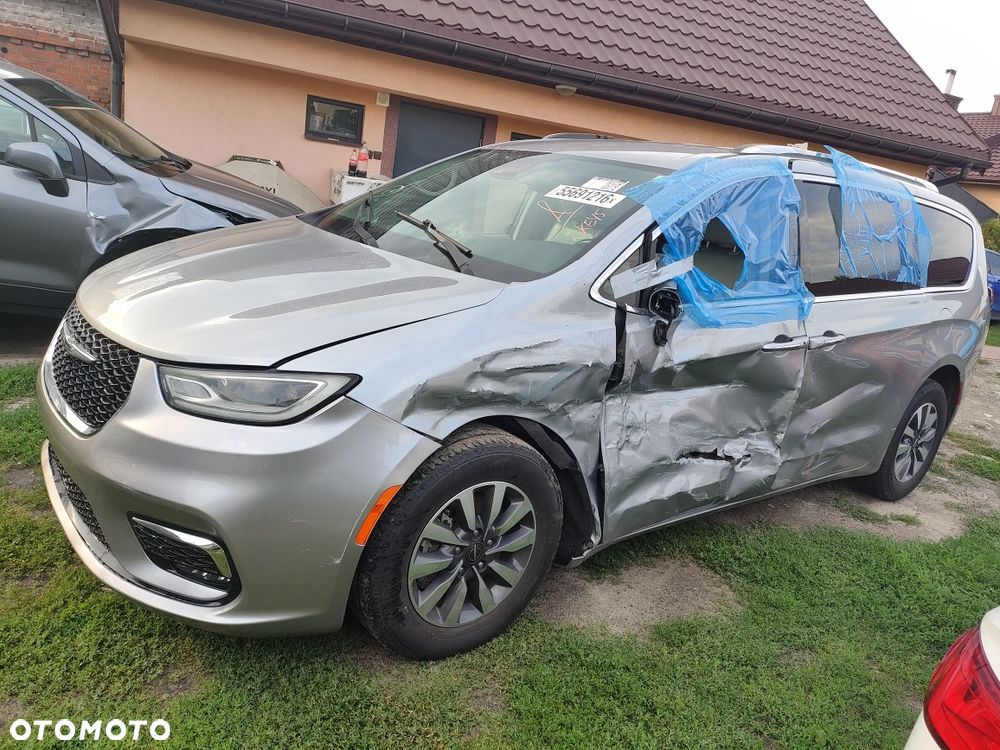 Chrysler Pacifica - 2