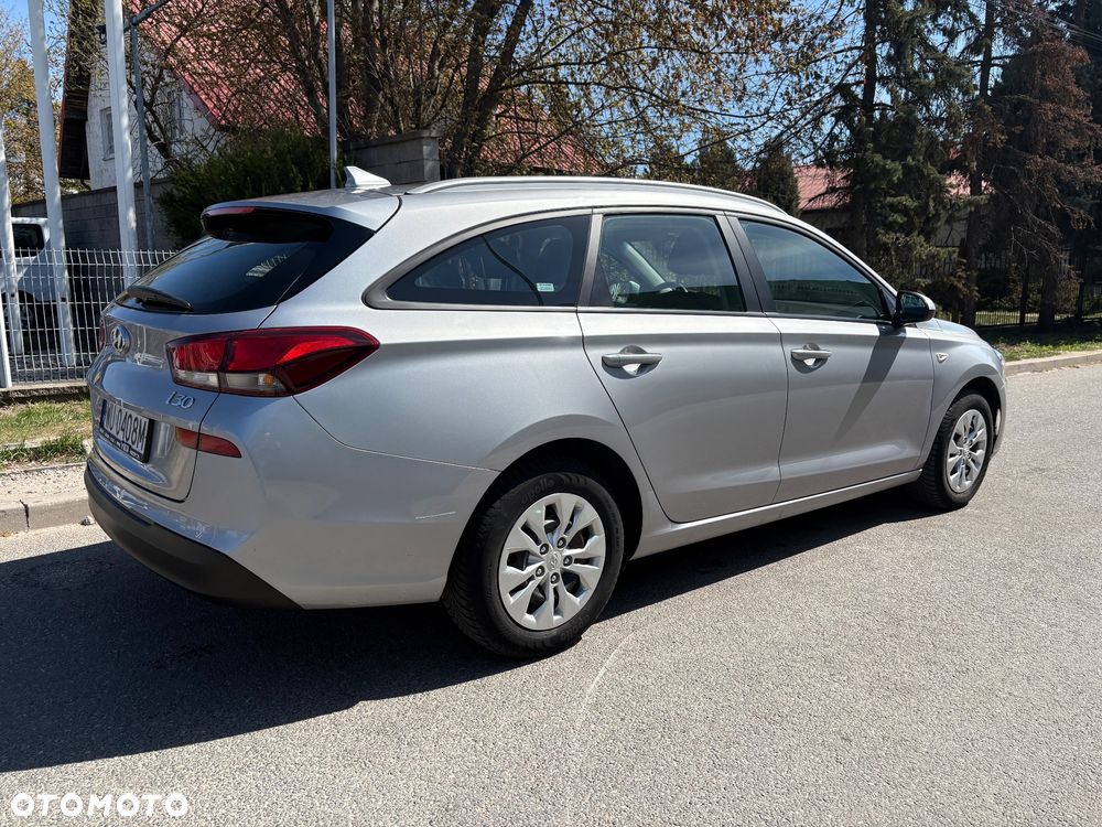 Hyundai i30 1.5 DPI Classic + - 7