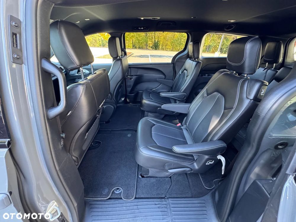 Chrysler Pacifica - 22