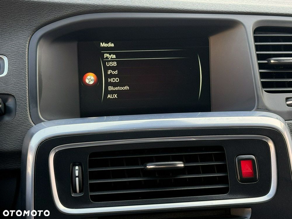 Volvo V60 D4 Momentum - 34