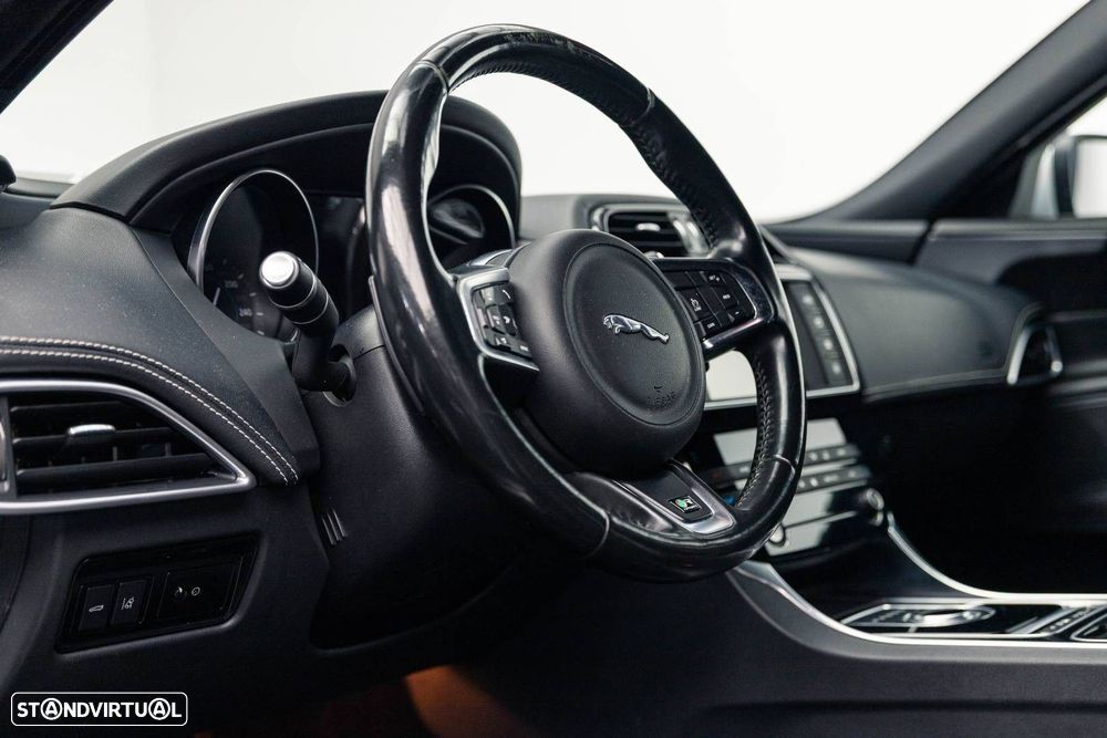 Jaguar XE 2.0 D R-Sport Aut. - 22