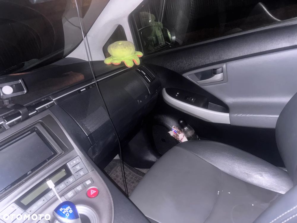 Toyota Prius 1.8 HSD Premium - 11