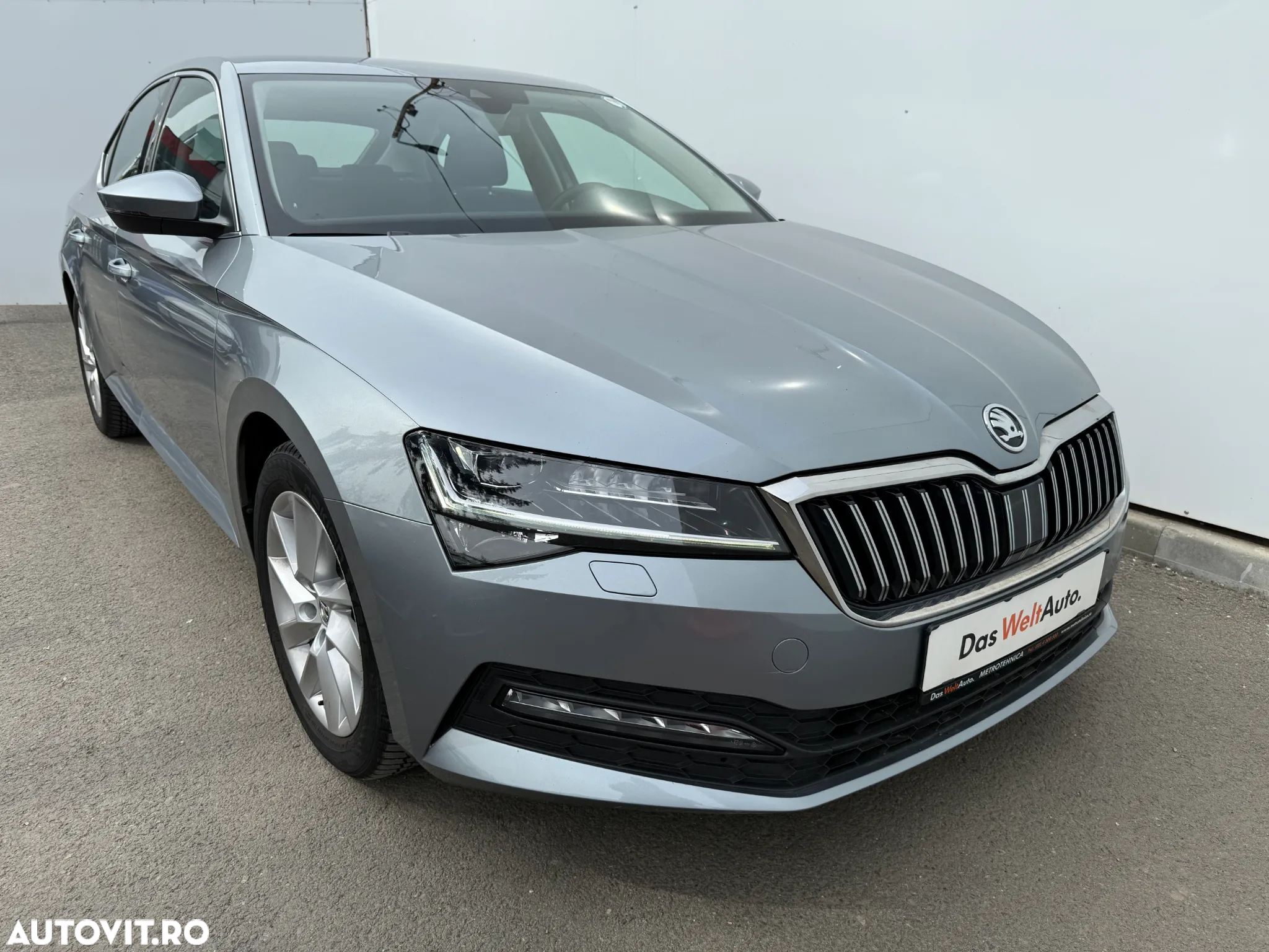 Skoda Superb 2.0 TDI DSG Ambition - 4