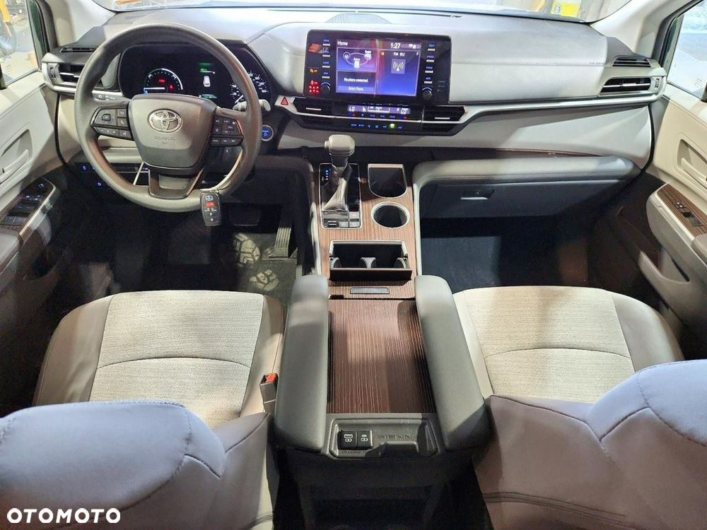 Toyota Sienna - 8