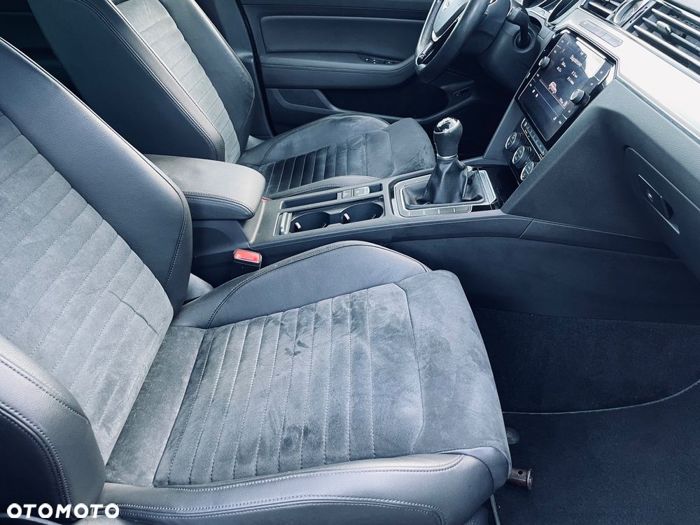 Volkswagen Passat 2.0 TDI (BlueMotion Technology) Highline - 34