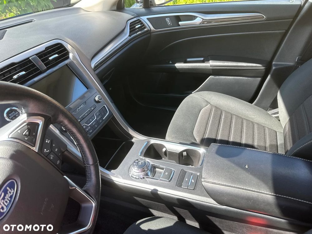 Ford Mondeo 2.0 Hybrid Titanium - 30