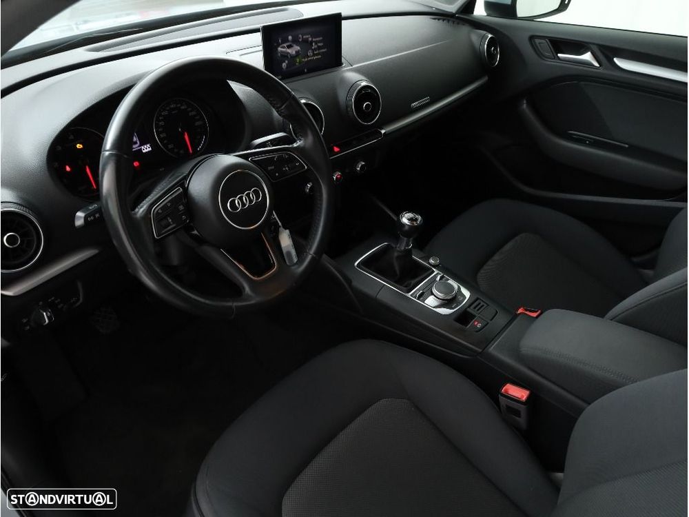 Audi A3 Limousine 30 TDI - 19