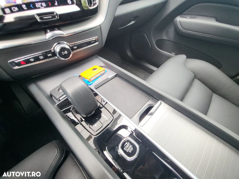 Volvo XC 60 B5 AT AWD MHEV Plus Dark - 23