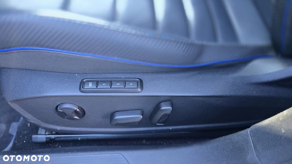 Volkswagen Golf - 12