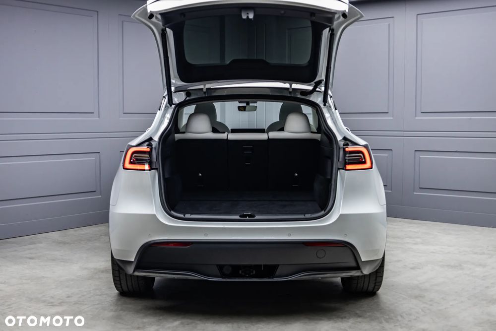 Tesla Model Y - 26