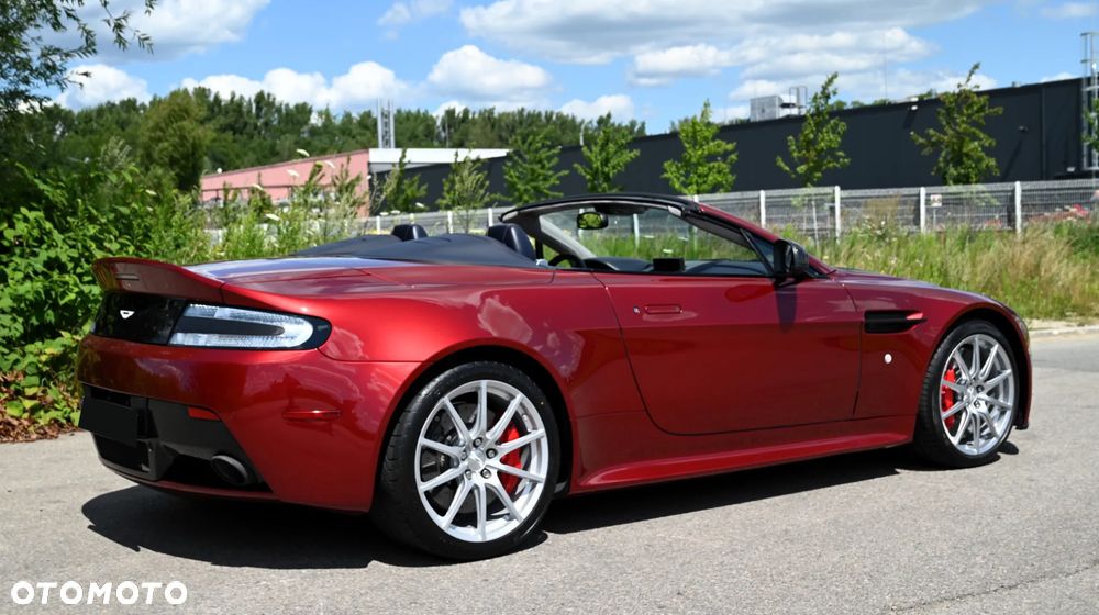 Aston Martin Vantage - 24