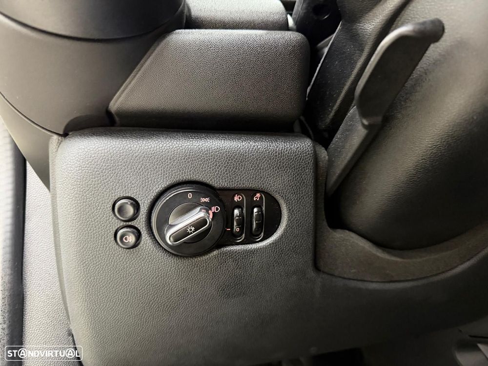 MINI 3 Portas One - 23