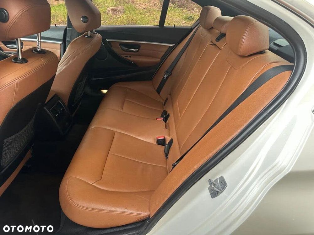 BMW Seria 3 330i - 13