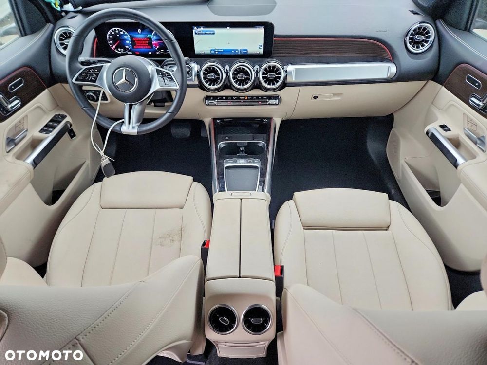 Mercedes-Benz GLB - 9