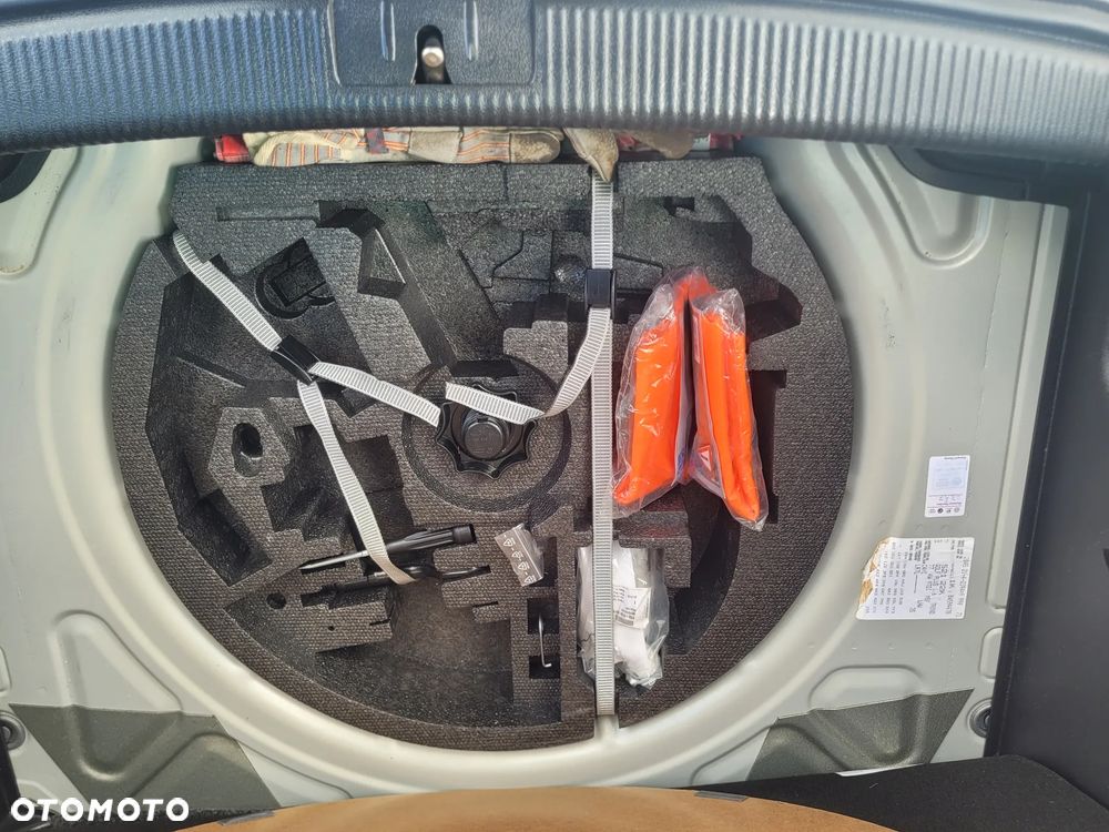 Volkswagen Golf Plus 1.6 TDI DPF Style - 25