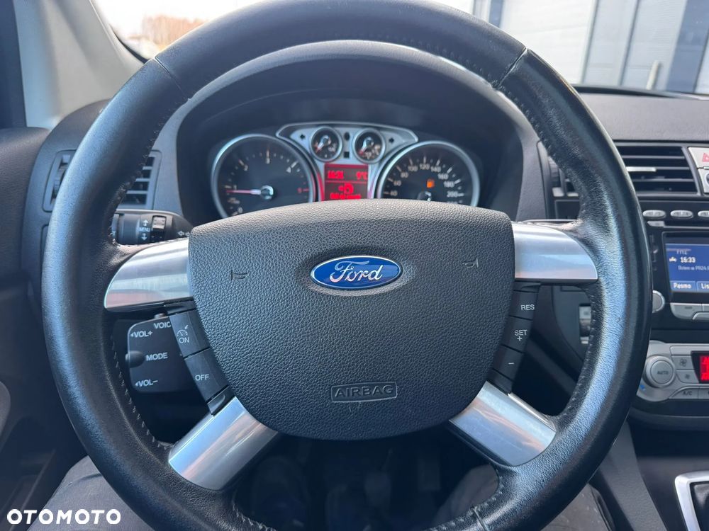 Ford Kuga 2.0 TDCi 4x4 Titanium - 6