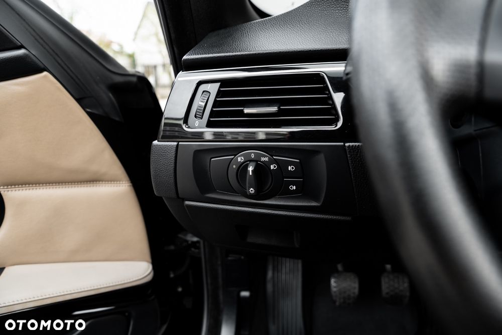 BMW Seria 3 320i Edition Exclusive - 30