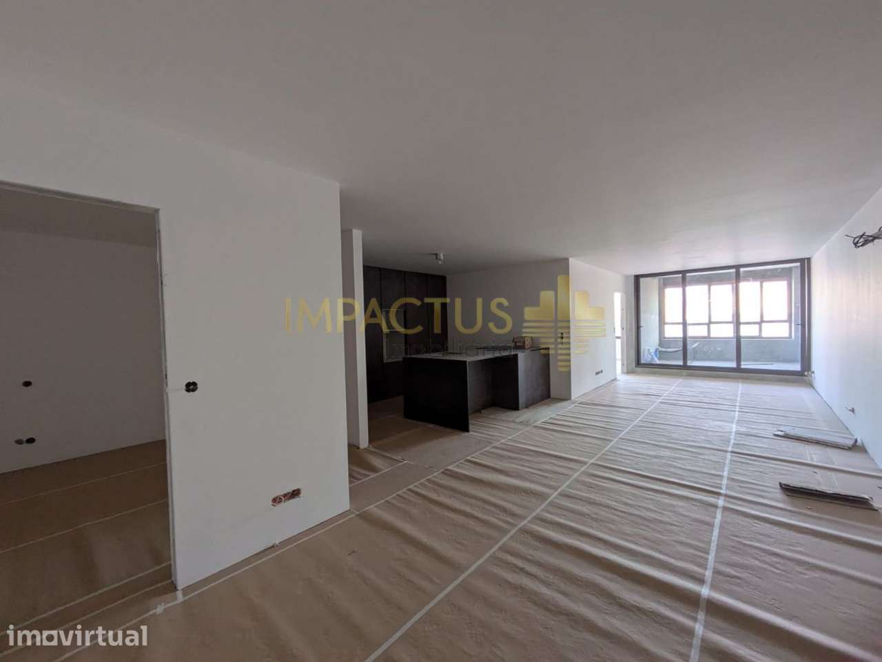 Apartamento T2 com terraço junto ao Metro - Grande imagem: 2/19