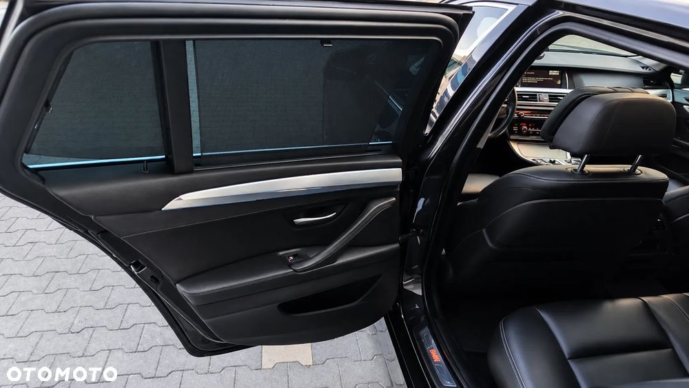 BMW Seria 5 525d Luxury Line - 29