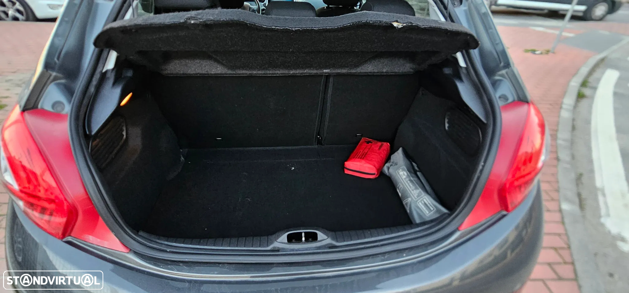 Peugeot 208 1.4 HDi SE Style - 14