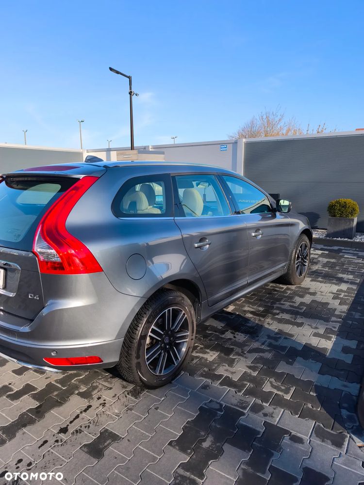 Volvo XC 60 D4 Momentum - 32