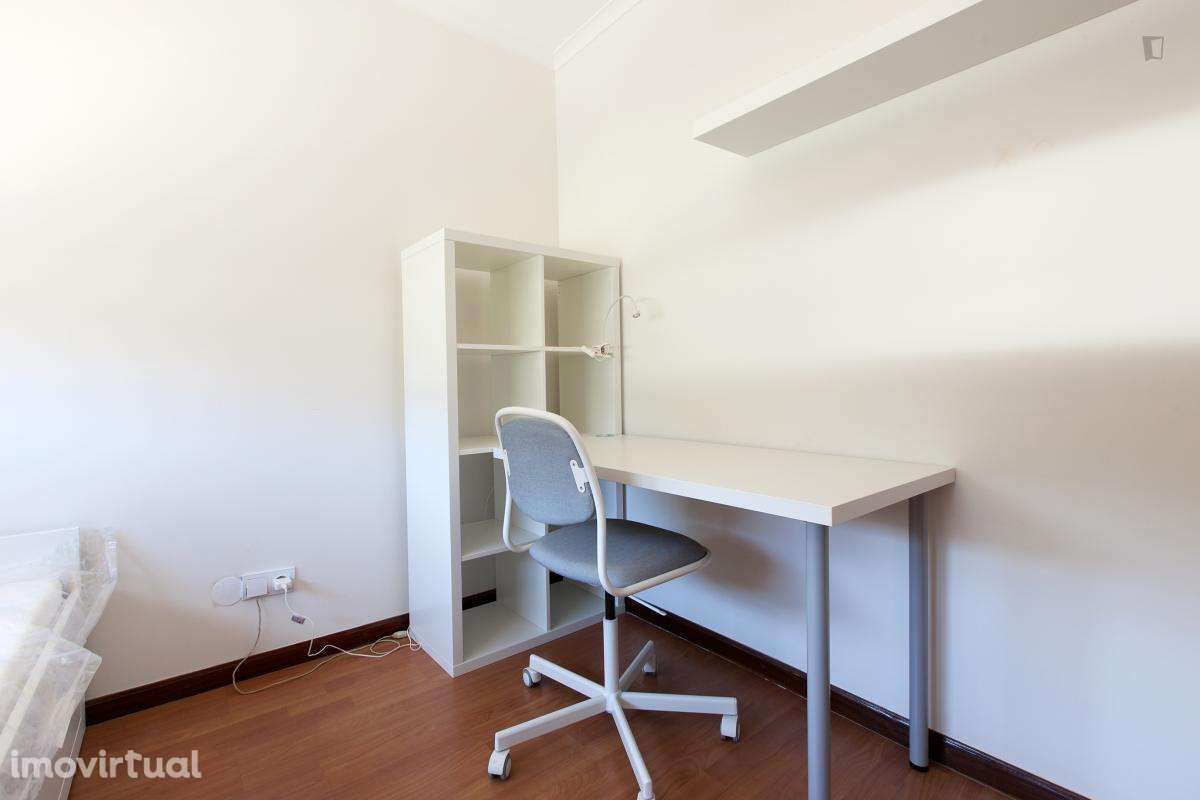 Quarto - localizado em Paranhos Porto - Grande imagem: 4/22