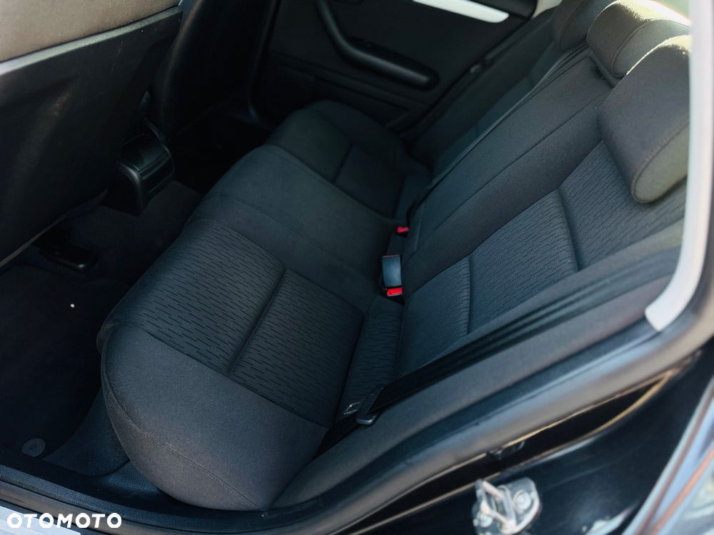 Audi A4 Limousine - 15