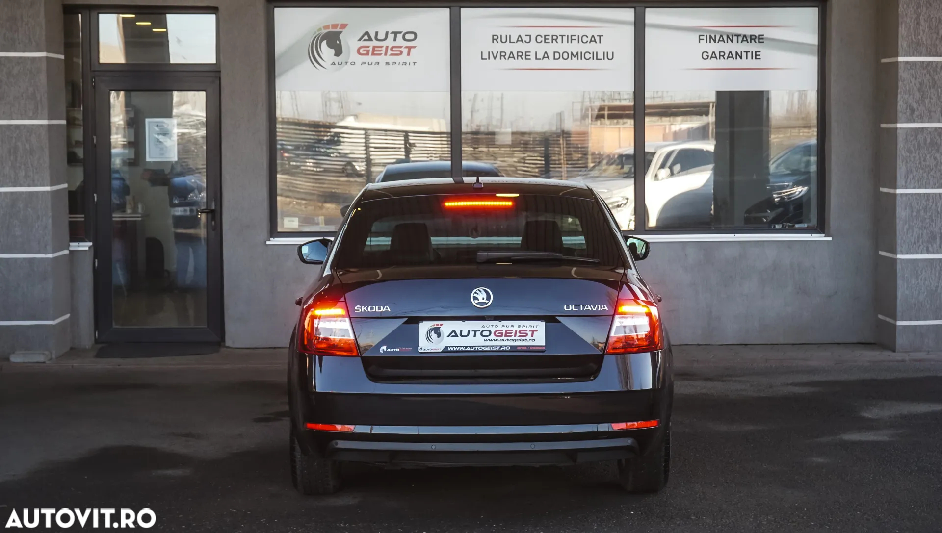 Skoda Octavia 1.6 TDI DSG Style - 6