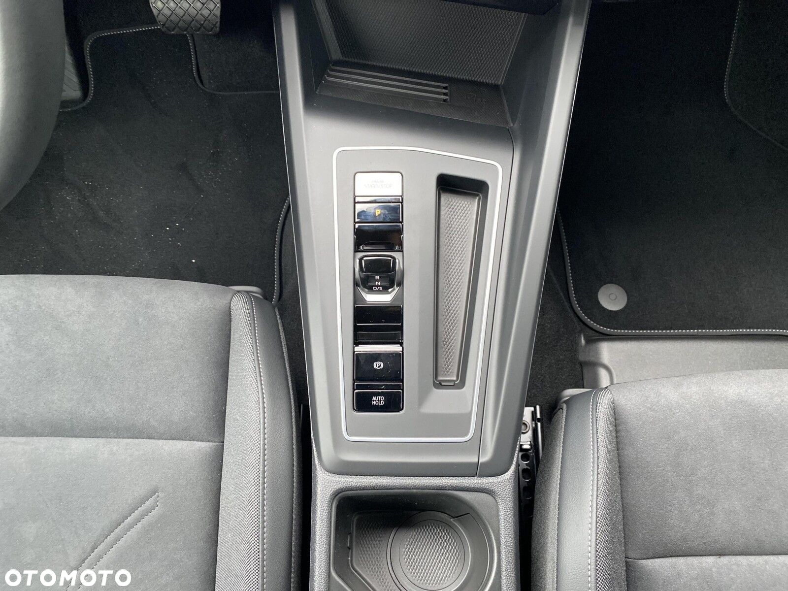 Volkswagen Golf - 25
