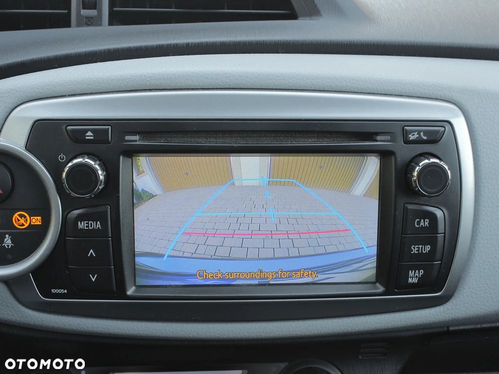 Toyota Yaris Hybrid 100 Dynamic - 24