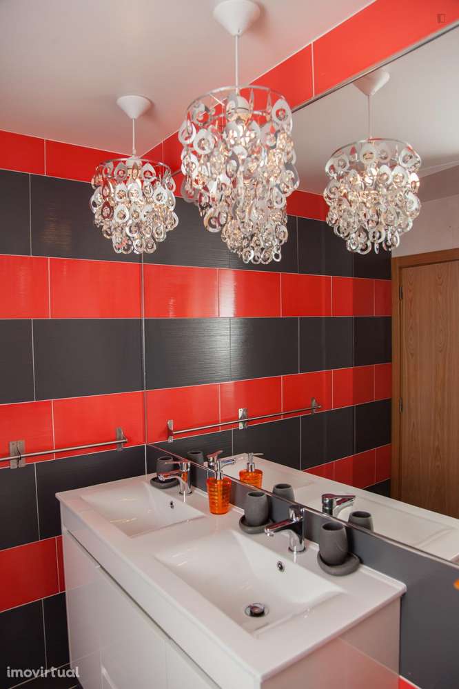 Quarto - localizado em Baixa Coimbra - Grande imagem: 4/35