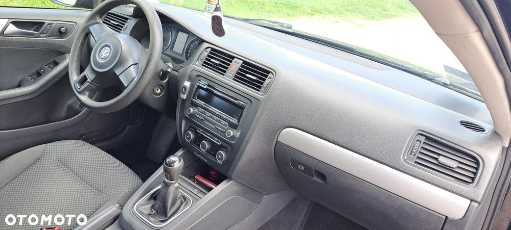 Volkswagen Jetta 1.6 TDI Comfortline - 21