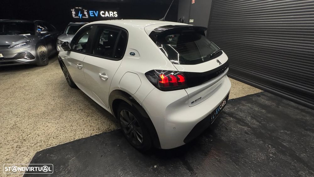 Peugeot e-208 Allure Pack - 3